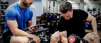 Инструктор тренажерного зала